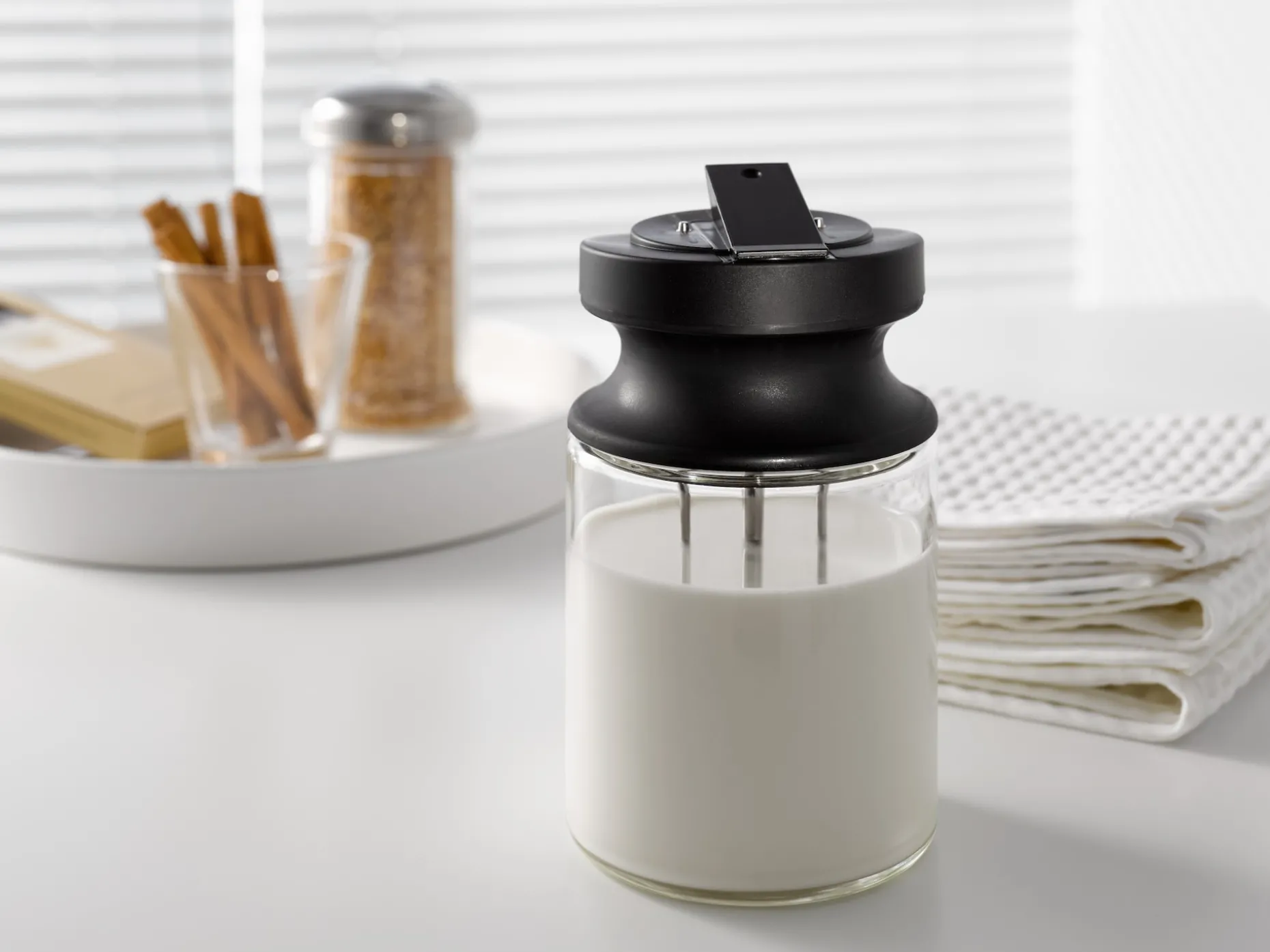 milchbehlter_aus_glas_1-1.webp Milchbehälter aus Glas